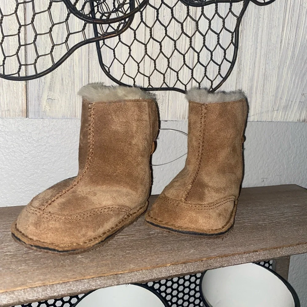 UGG Boots Shoes Booties (Infant) S/N 5206 Size S 6